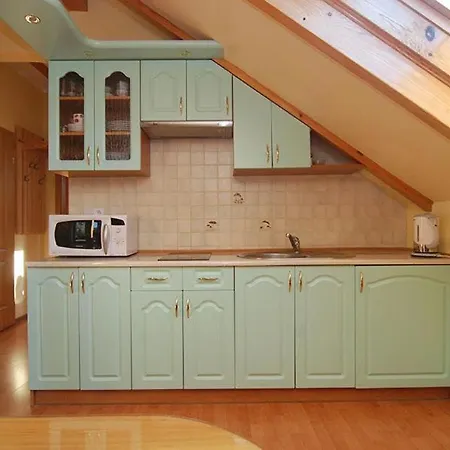 Bursztynowa 4 アパート *